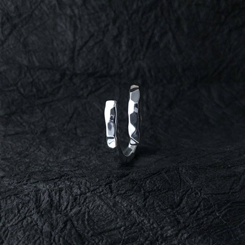 S013301 鎚目スパイラルリング | ichi