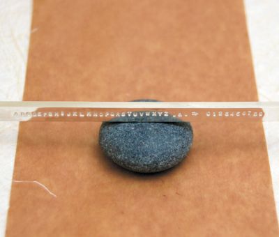 刻印の見本 11-1 刻印 直 K10 （文字天地 0.8mm）｜彫金工具販売のコモキン